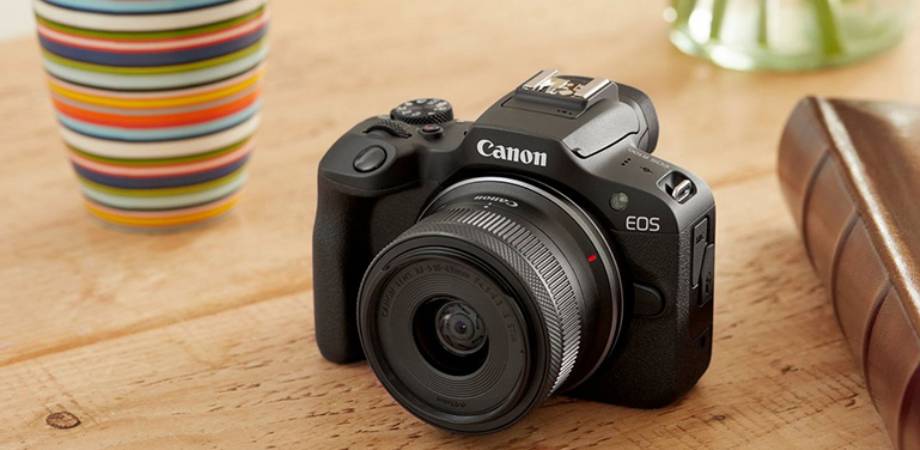 Canon EOS R50 Mirrorless Camera With 18-45mm Lens