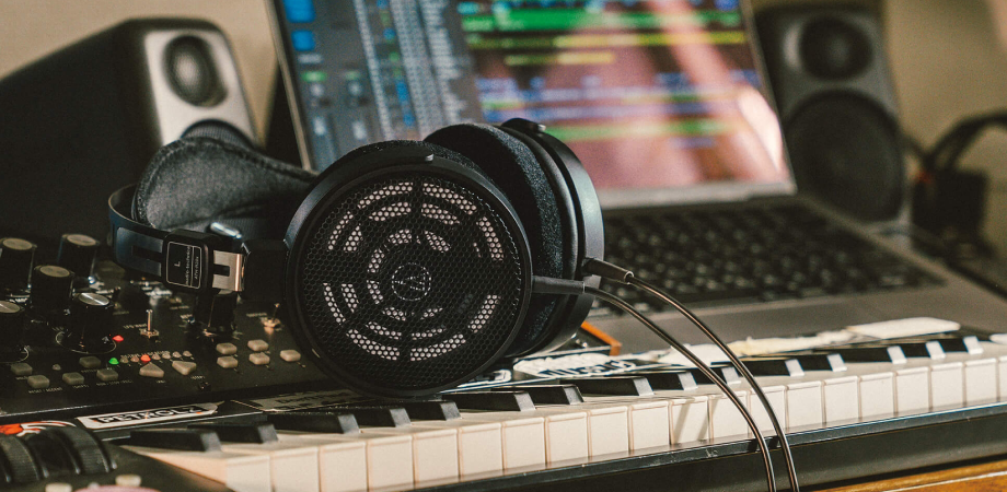 Audio Technica ATH-R30x Studio Headphone