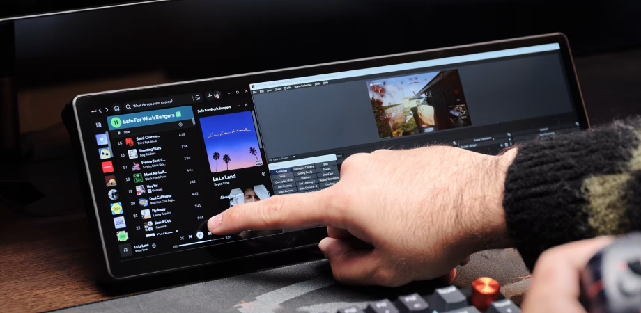 Corsair XENEON EDGE 14.5